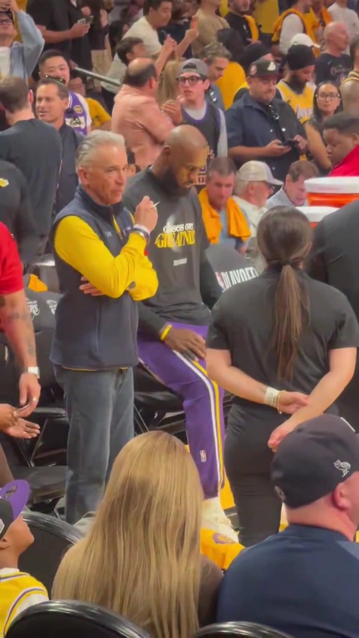 【今日球场视频】能再下一城吗？对阵火❕箭⬅️赛前，詹姆斯在板