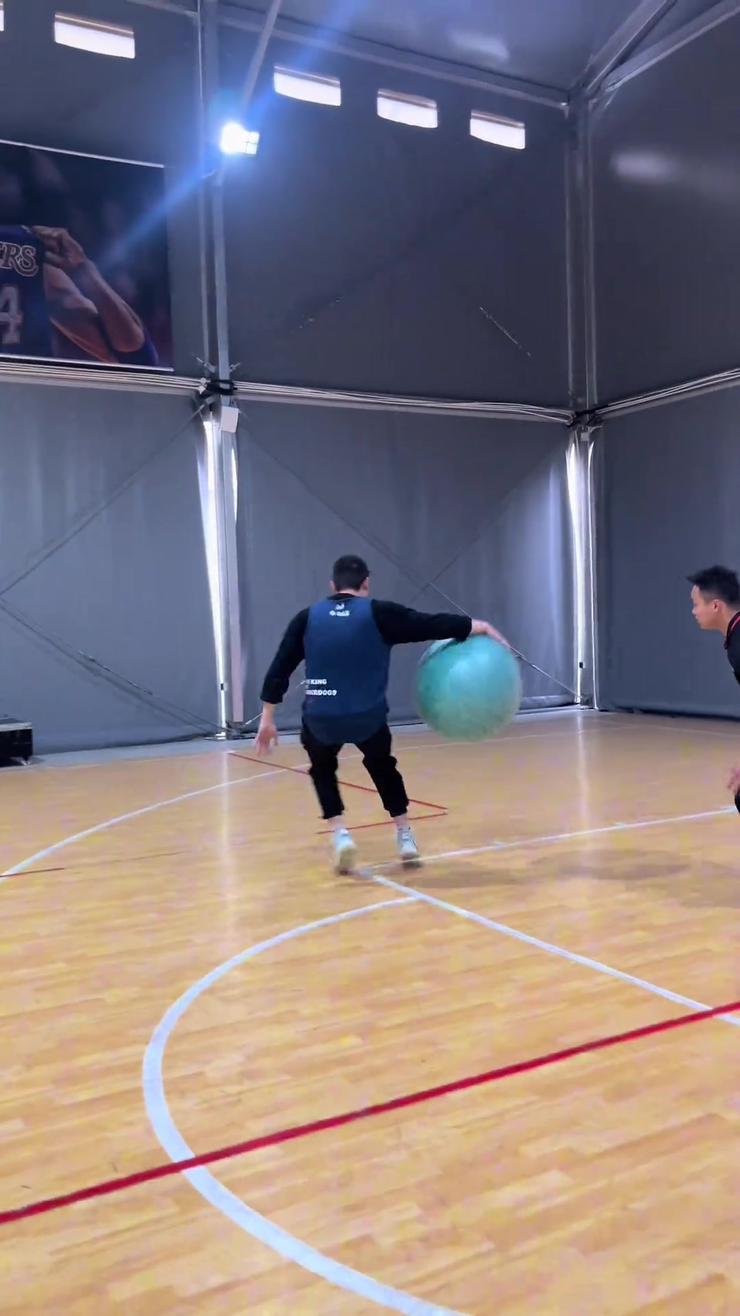 [精选镜头]兄弟，篮球打⬇️腻了？打一打大球呢？