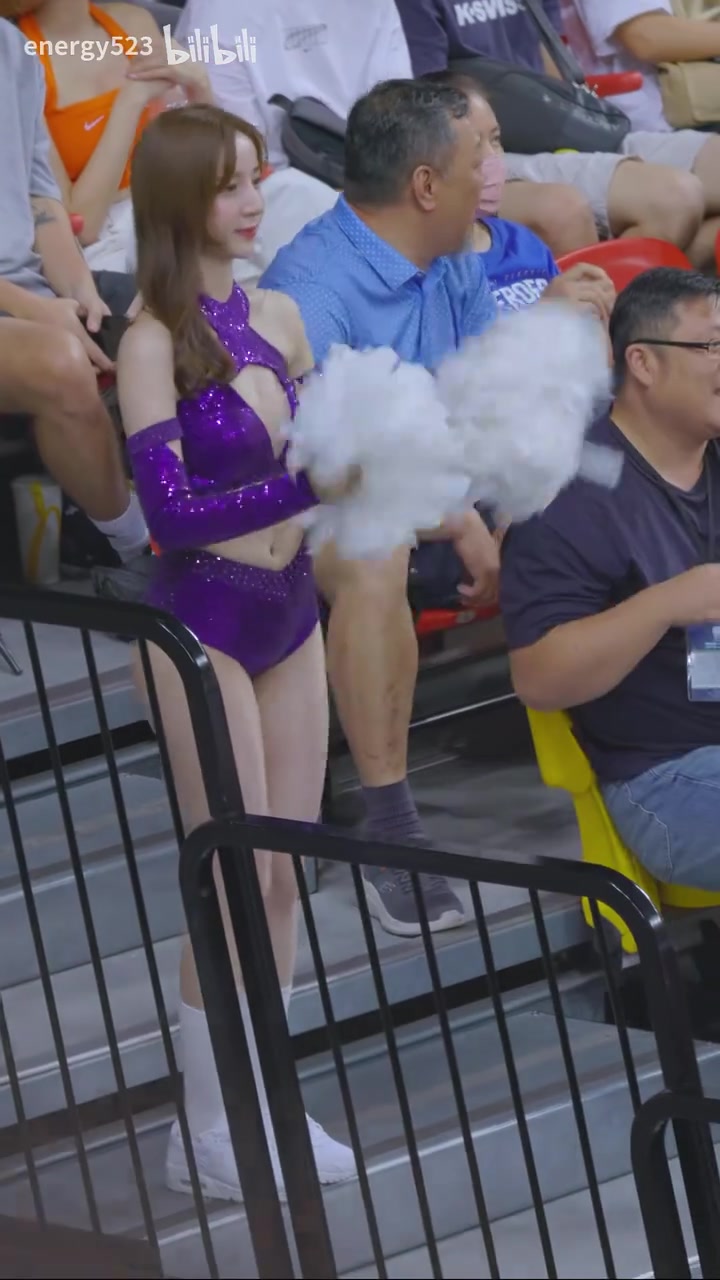 [体育视频]近距离看台妹！场边应援的台湾省啦啦队小姐姐！