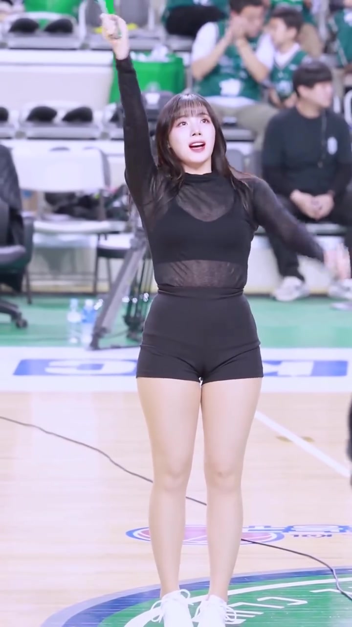 [体育视频]大码H型身材！韩国啦啦队美女河智媛！这个转身太迷