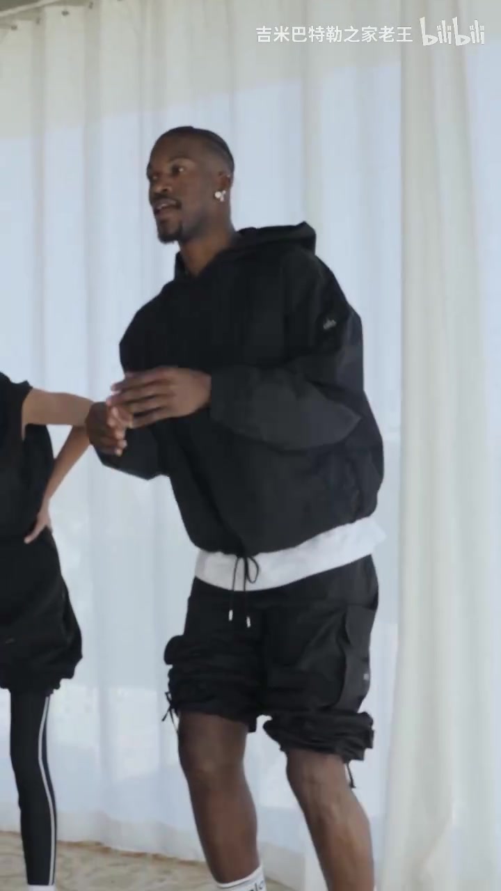 【攻守视频】心态还是很好的！巴特勒康复过❕程看起来很顺利~