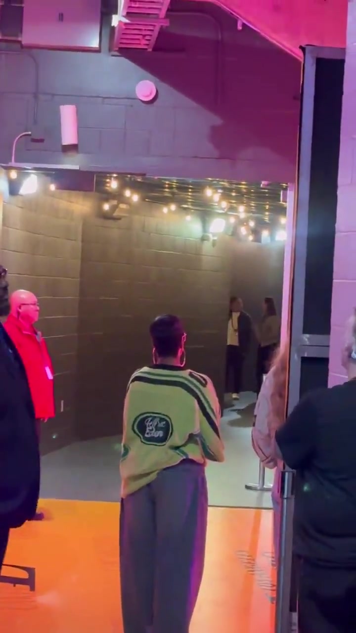 【值得一看】主场连赢2场火箭！詹姆斯太牛了！赛后和家人们拥抱