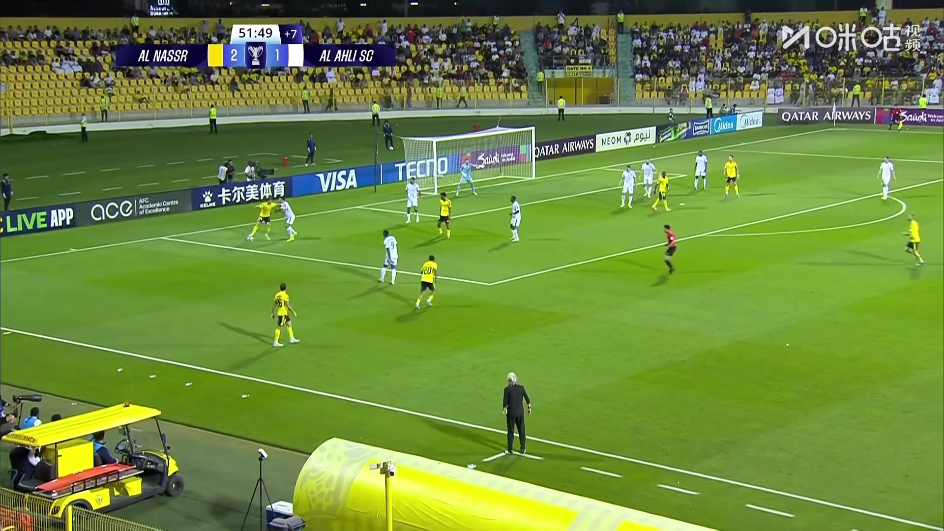扩大领先！多哈国民球员解围失误，科曼门前捡漏推射破门