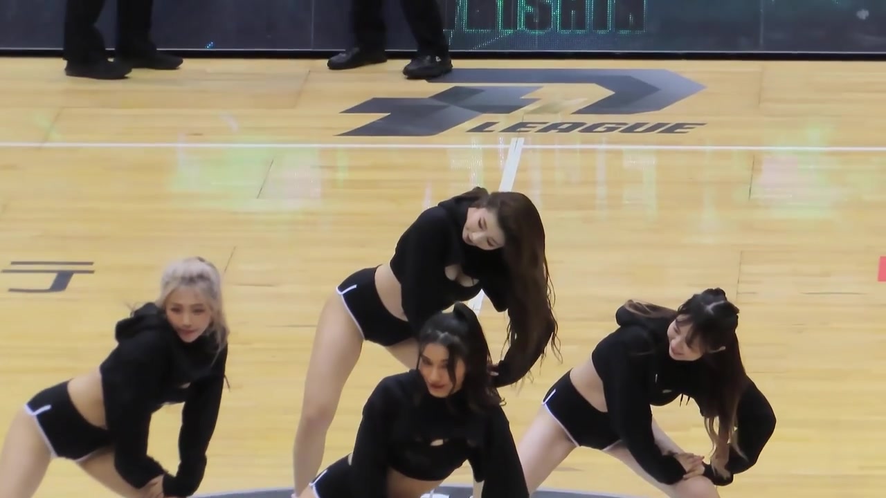 [视频]这个衣服挺特别啊！台妹啦啦队的活力热舞！