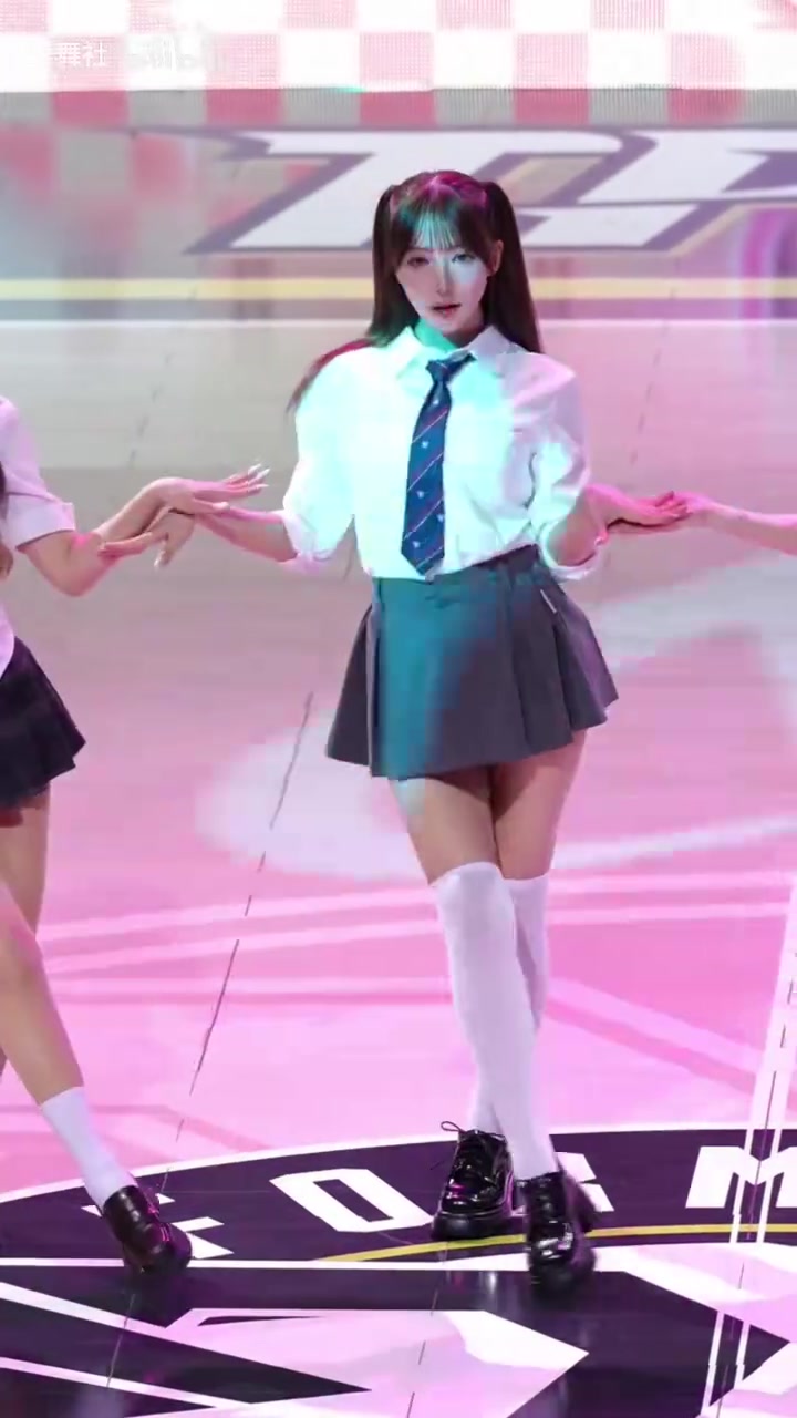 【NBA】制服诱惑！三上悠亚此前在台湾省联赛的应援！真爱跳舞啊~