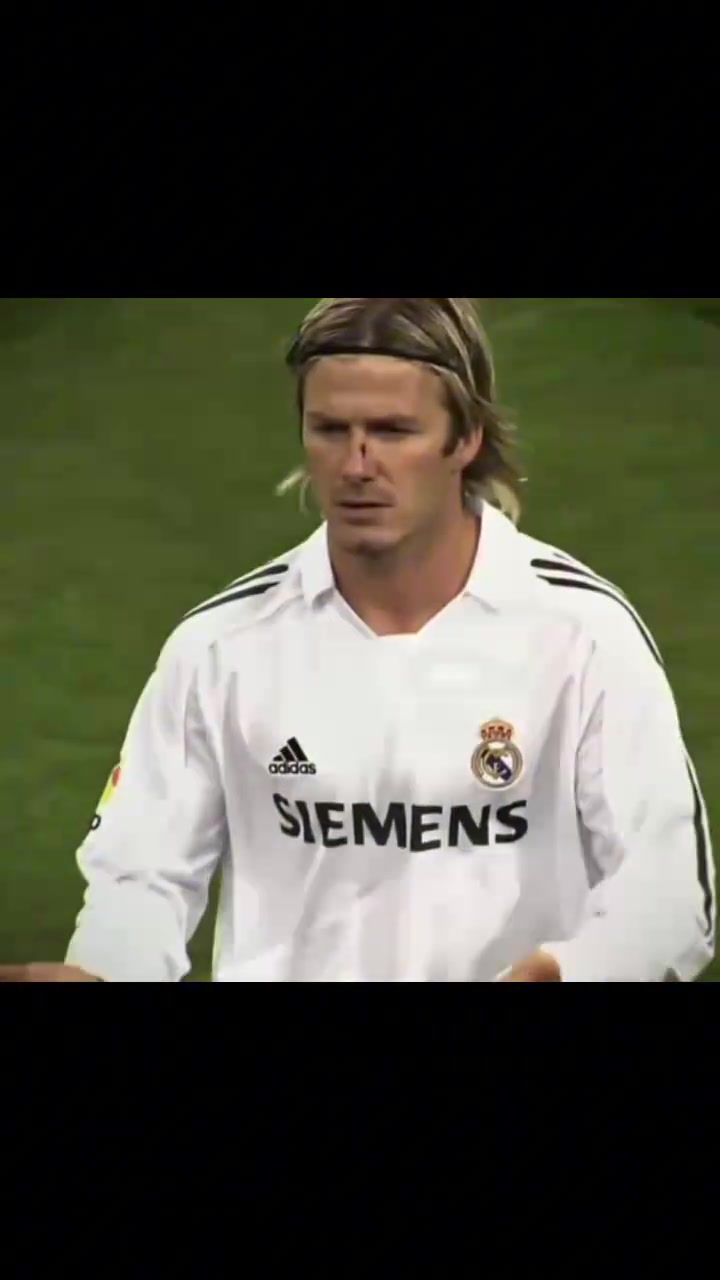 【体育视频】众星捧月！当年小罗对阵银河战舰皇马的统治级表现！