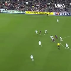 [西甲]潇洒写意！名场面：埃托奥接梅西传球，美妙弧线破门！