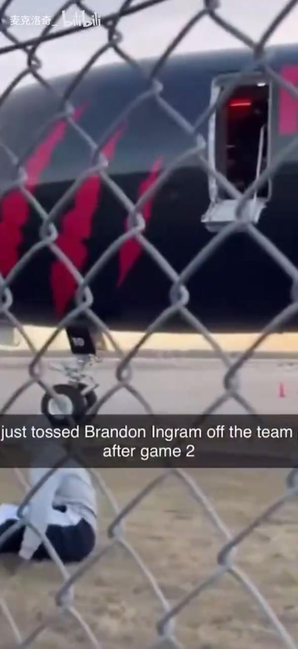 [值得一看]太搞了！网友恶搞：猛龙队在G2结束后把英格拉姆留