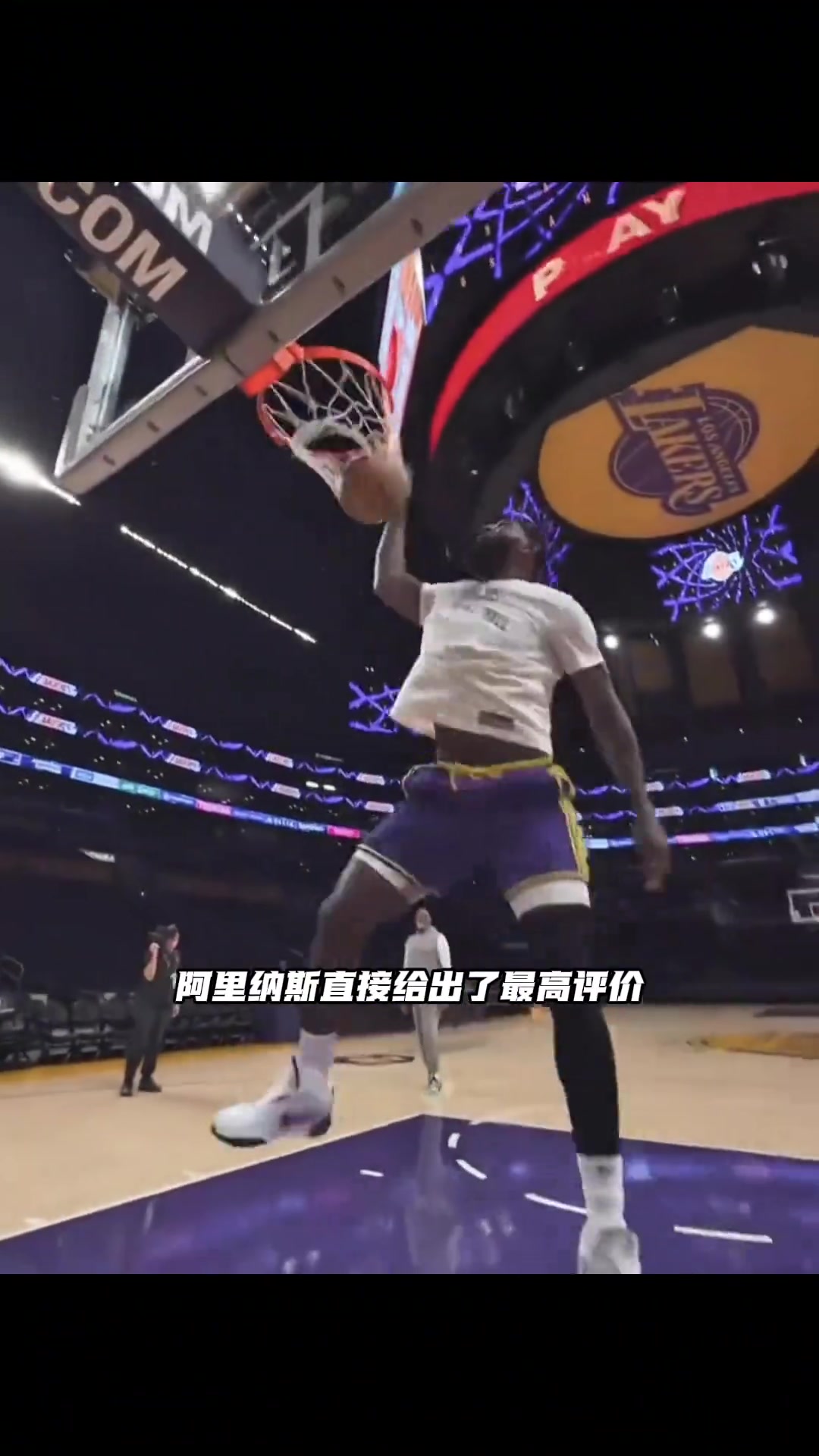 【体育视频】阿里纳斯盛赞詹姆斯：41岁仍统治季后赛，历史最强老将...