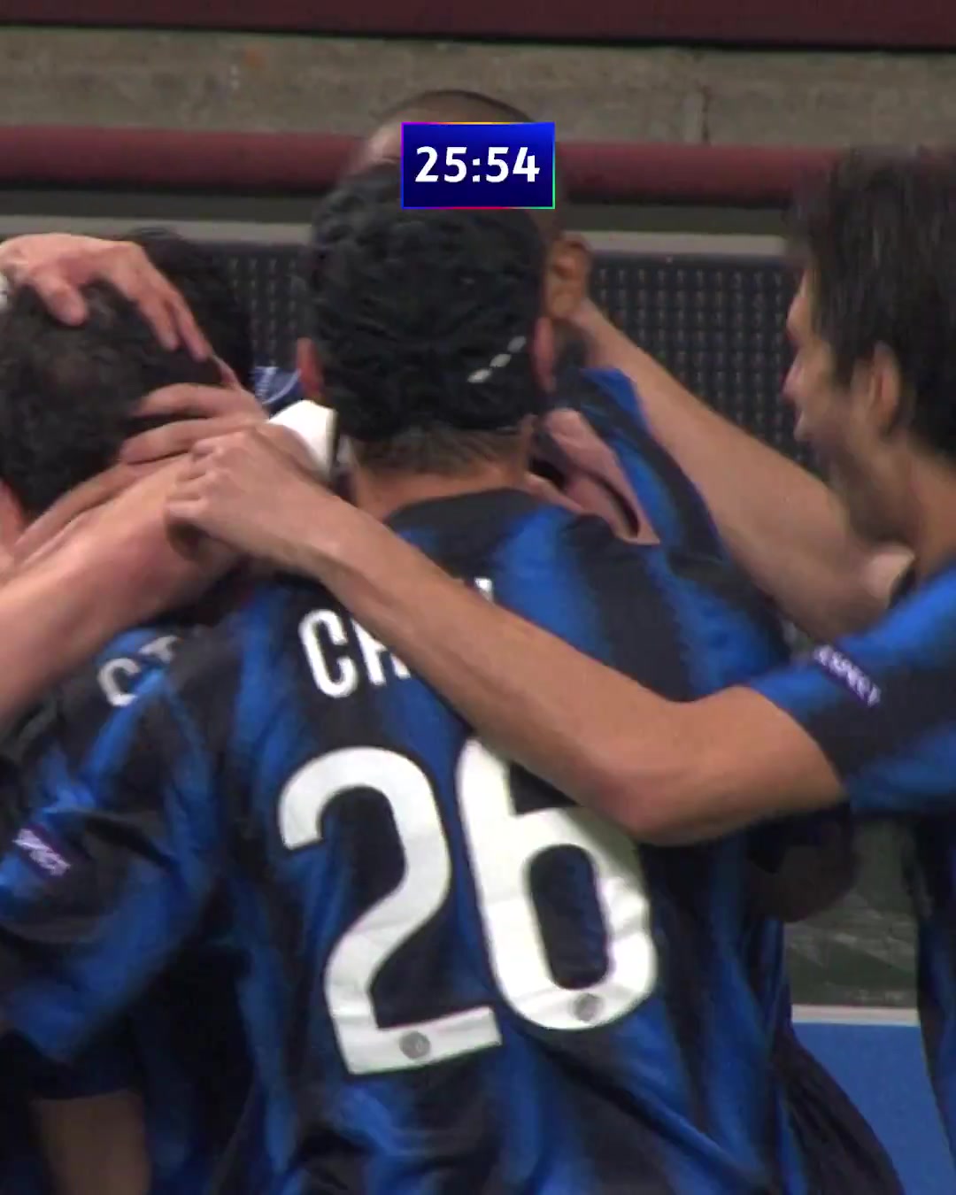 欧冠名场面：斯坦科维奇中圈凌空斩，一代国米球迷的青春