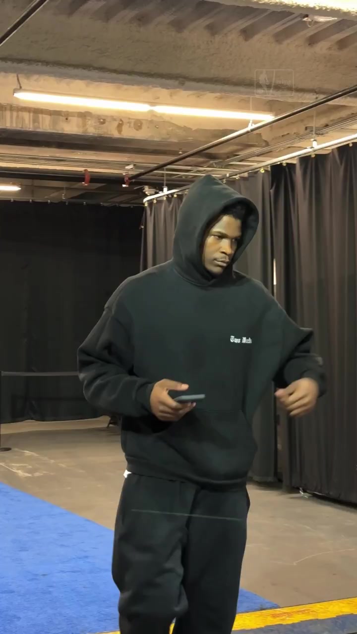 [今日热门视频]一身黑爱德华兹抵达球馆！G3能拿下吗？