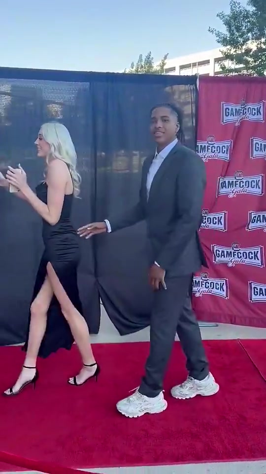 [爆点视频]猛龙博伊尔斯此前❗带女友走红毯❗，这大长腿无敌了