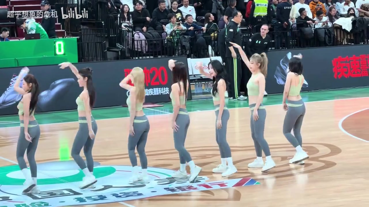 [精彩剪辑]瑜伽裤战神！看了无数场比赛还是要回归辽宁队的啦啦