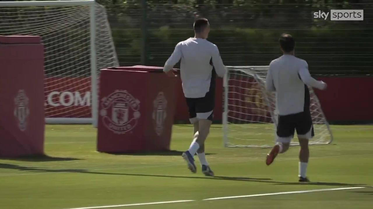 [精彩剪辑]曼联轻松氛围！31岁B费与22岁舍什科训练中赛跑