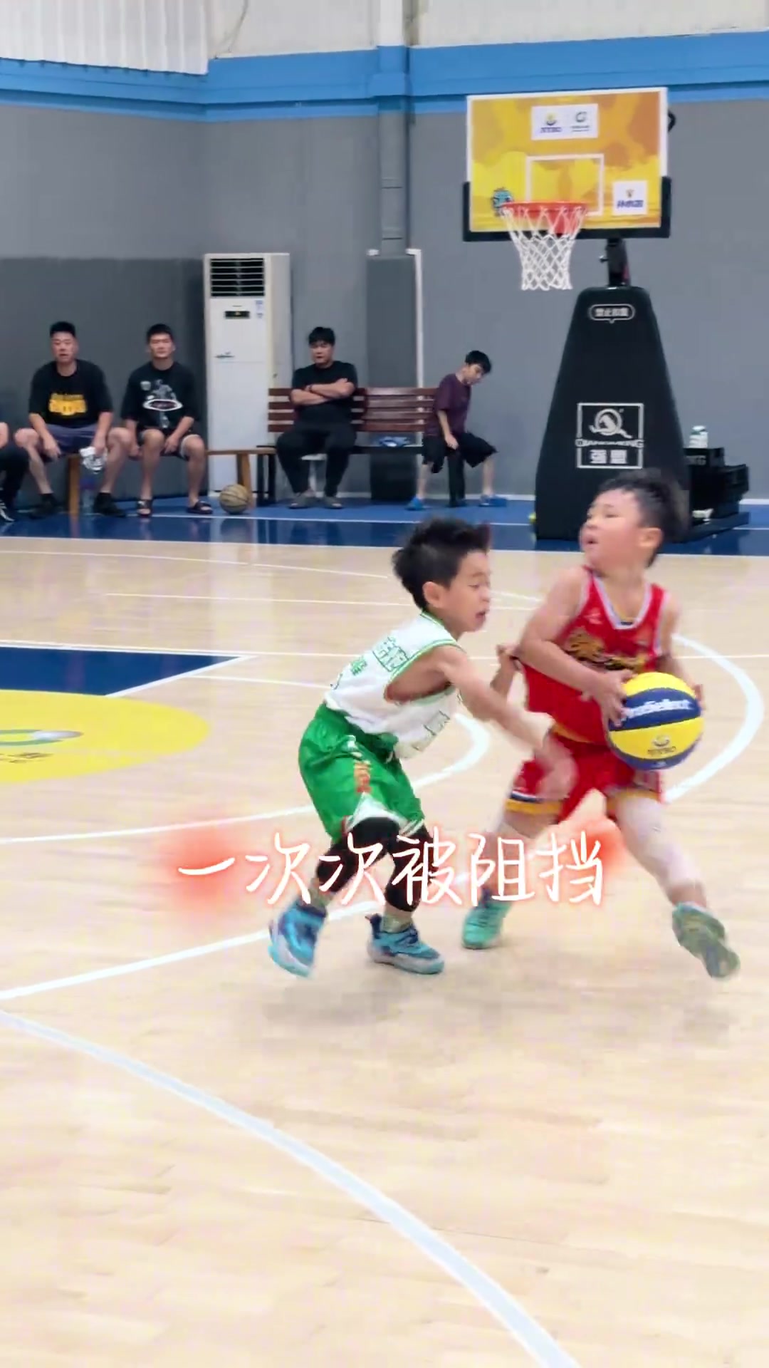 【体育视频】6岁篮球少年！会挫伤，会心痛，依然奋勇，去战斗 