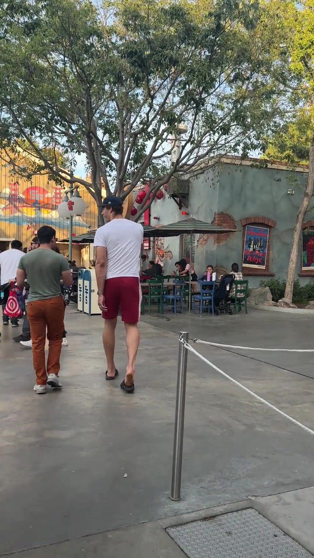 [今日球场视频]这是大洛还是小洛？球迷在加州迪士尼偶遇洛佩斯