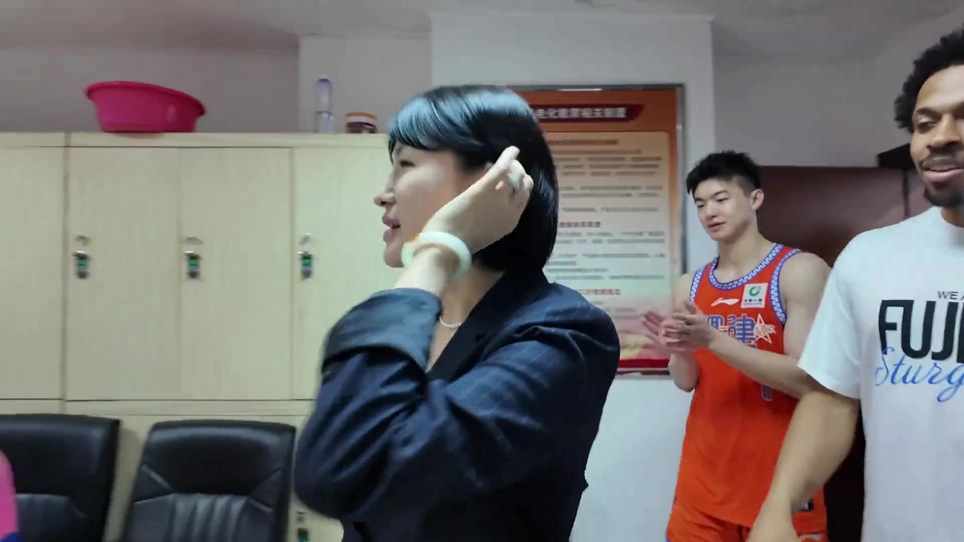 【值得一看】福建男篮双杀广东收官 ！伍伯兰更衣室霸气立誓！