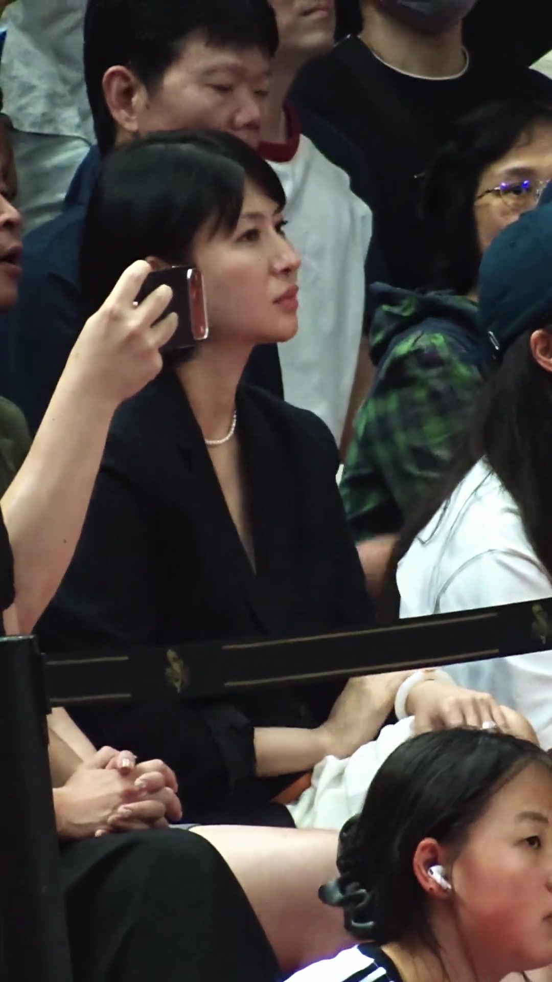 【中国篮球】气质拿捏！最后时刻关键进球伍总拍手叫好！