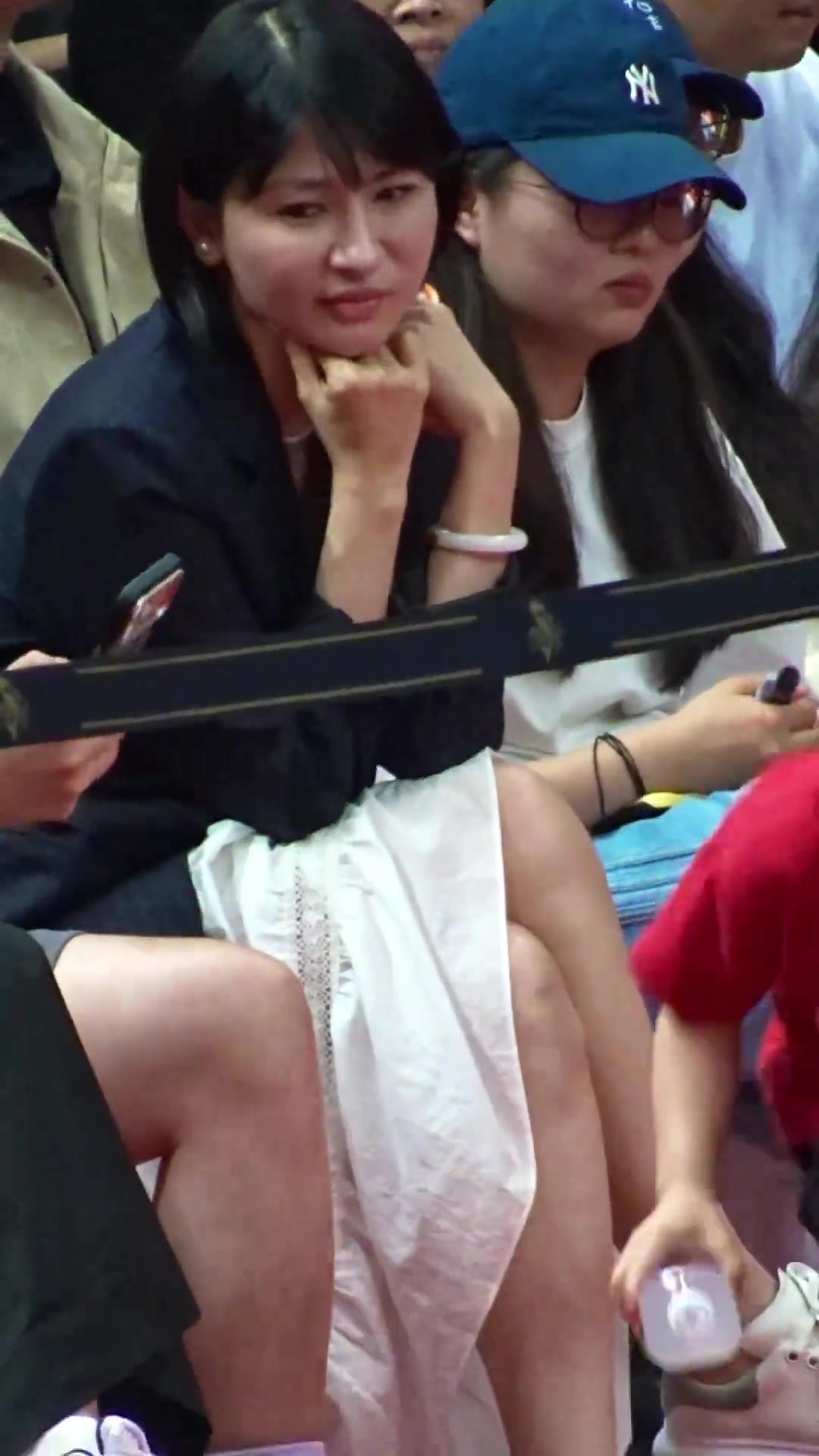 【有道理嘛?】下面收看福建队流量担当伍总演唱闽南语神曲《爱情恰恰.》..