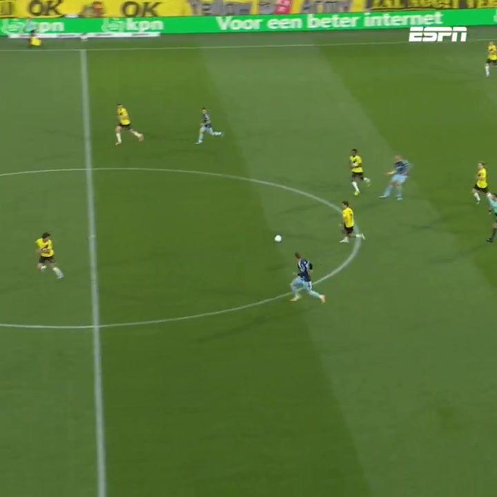 【足球】把三个后⭐卫过两遍阿贾克斯边锋米卡·戈茨的进球绝对精