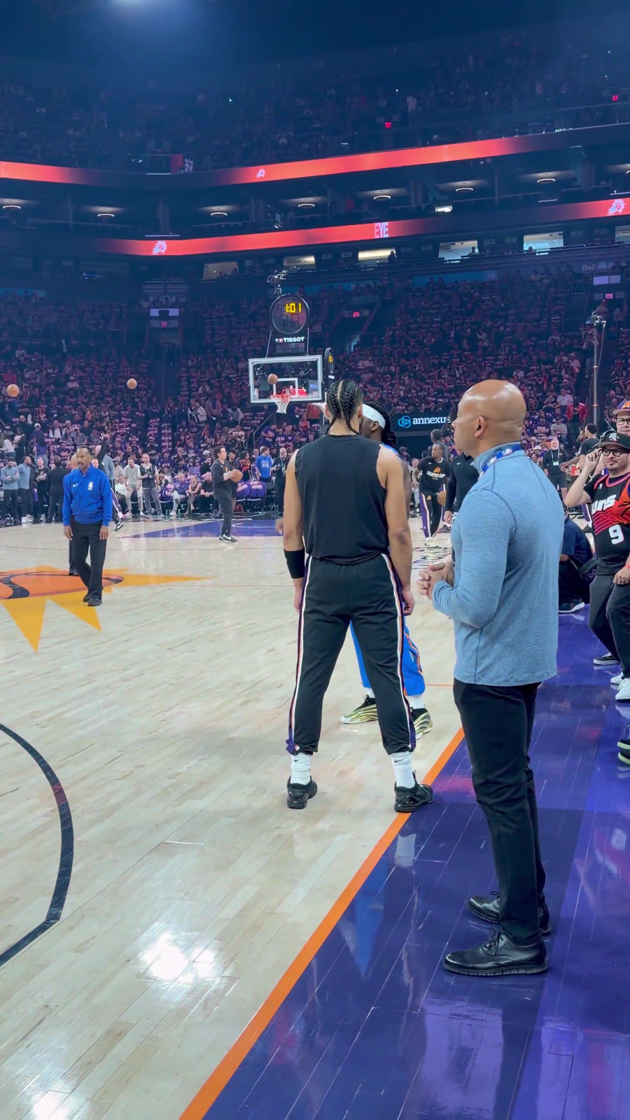 [精彩片段]狄龙赛前目✌️不转睛紧盯雷霆！多特在他面前热身投