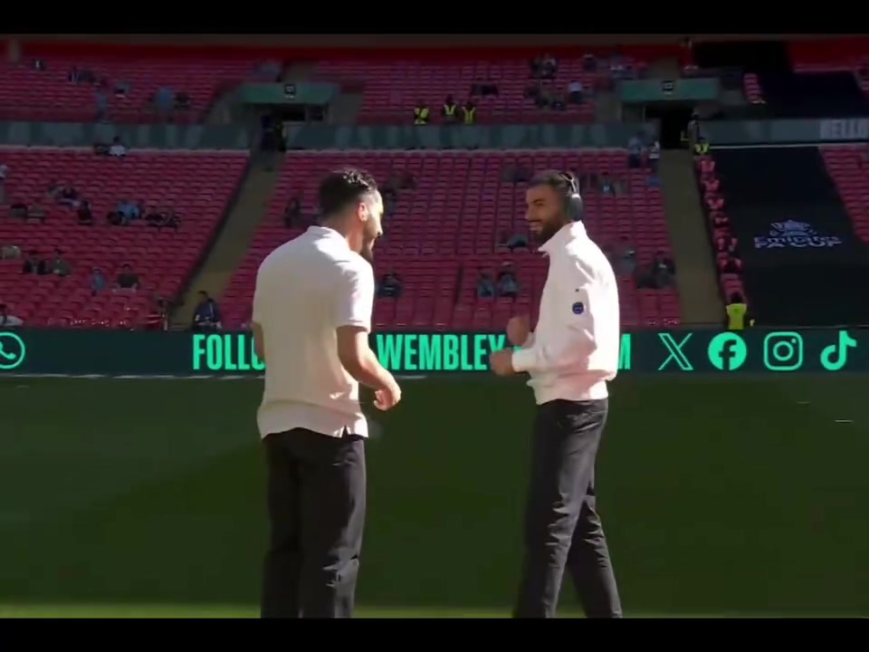 [今日高能剪辑]画风独特的两个人！赛前“晒太阳”的谢尔基和努