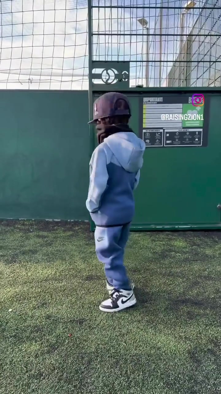 [足球]甚至长得也挺像！小朋友模仿奥利塞！