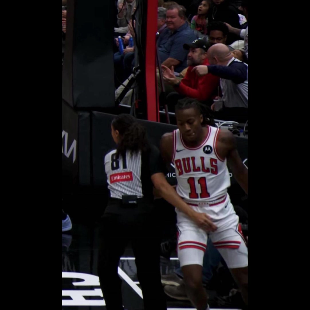 [视频]好家伙！道苏姆在公牛时，曾被女裁判摸了敏感部位！