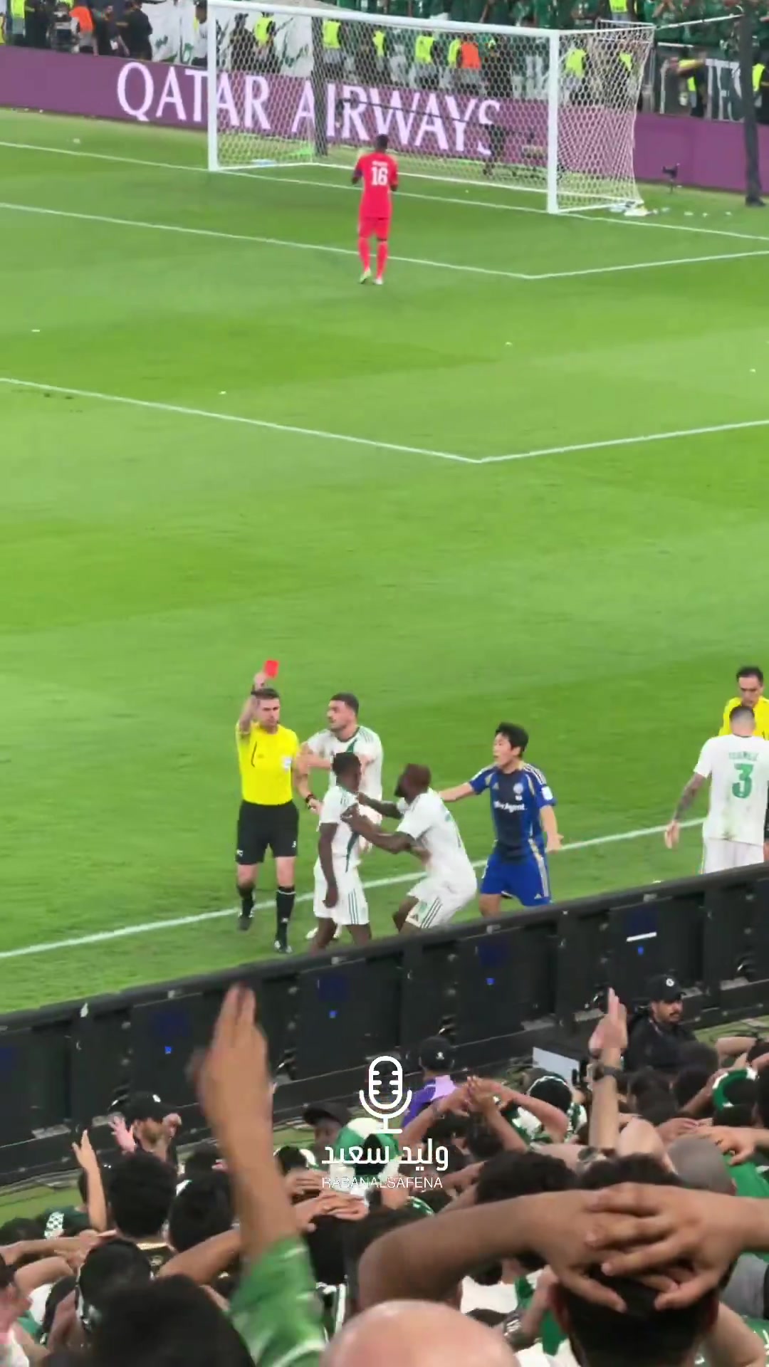 [体育视频]亚冠决赛火爆现场：本队球迷都看不下去了，你这不是找红牌嘛