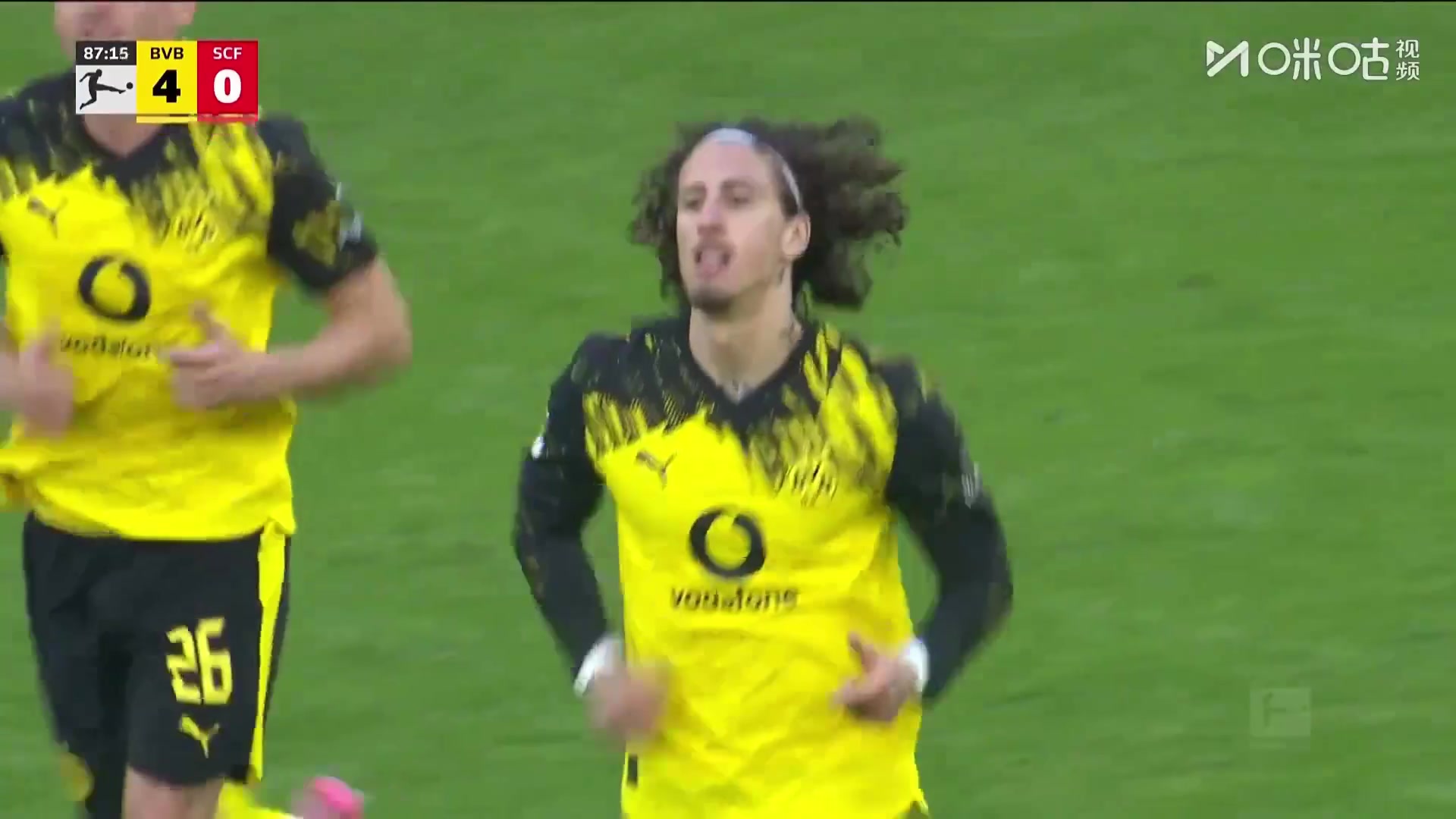 法比奥-席尔瓦禁区内转身抽射破门！多特蒙德4-0领先弗赖堡！