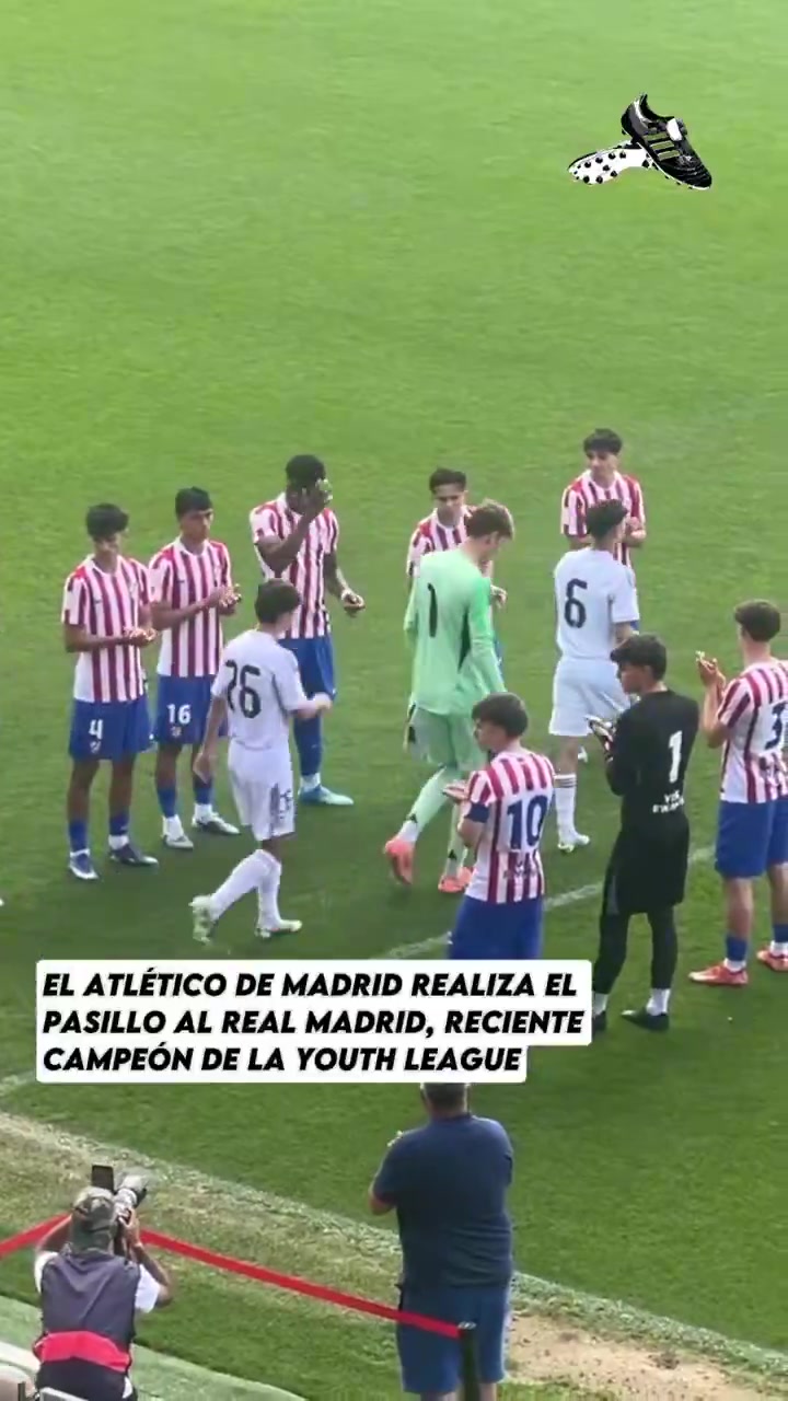 [精准剪辑]皇马青年队夺得欧青联冠军后，马竞青年队球员列队致