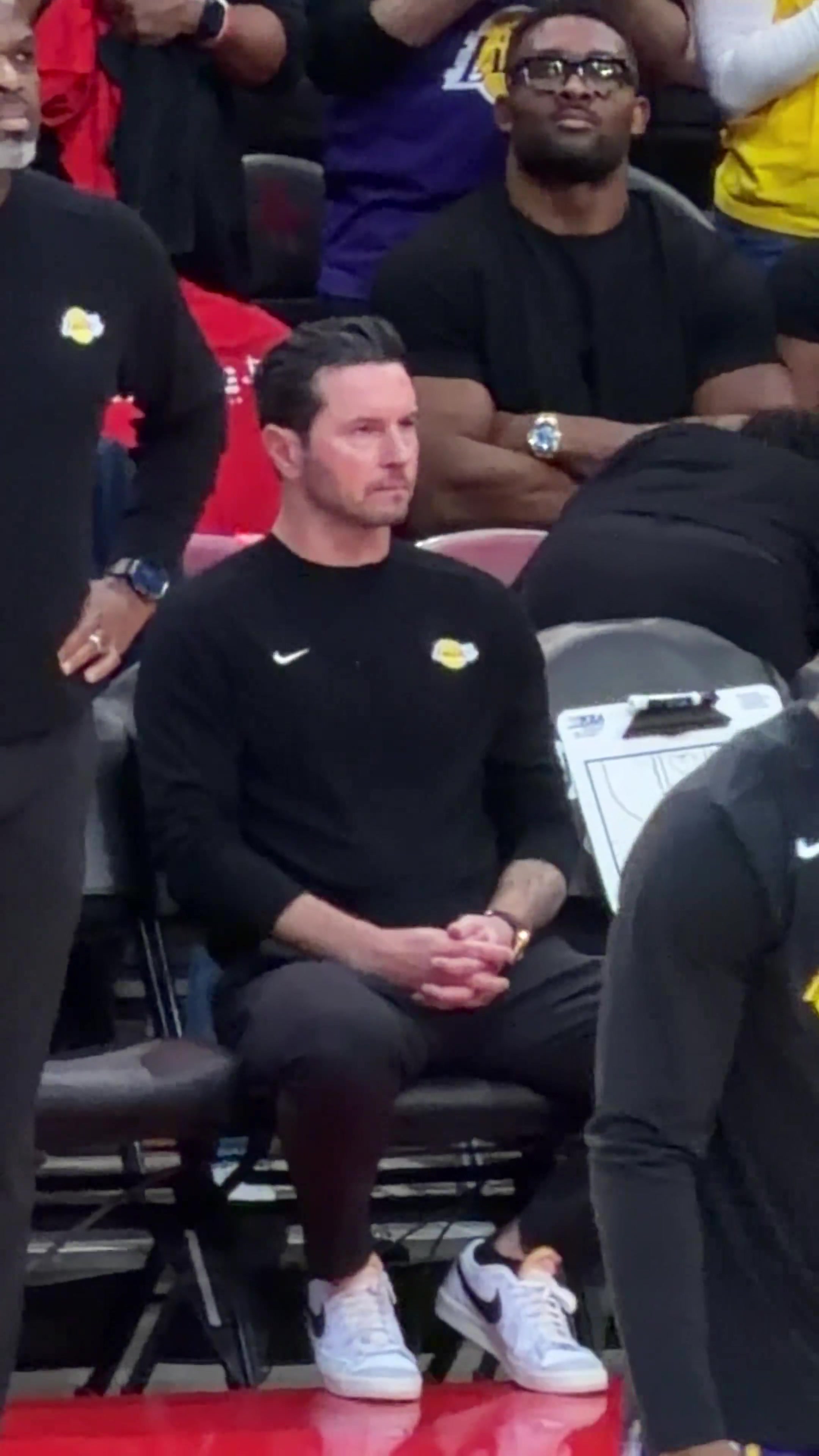 [今日视频]准备收比赛的节奏？G4赛前雷迪克坐在板凳席眼神相