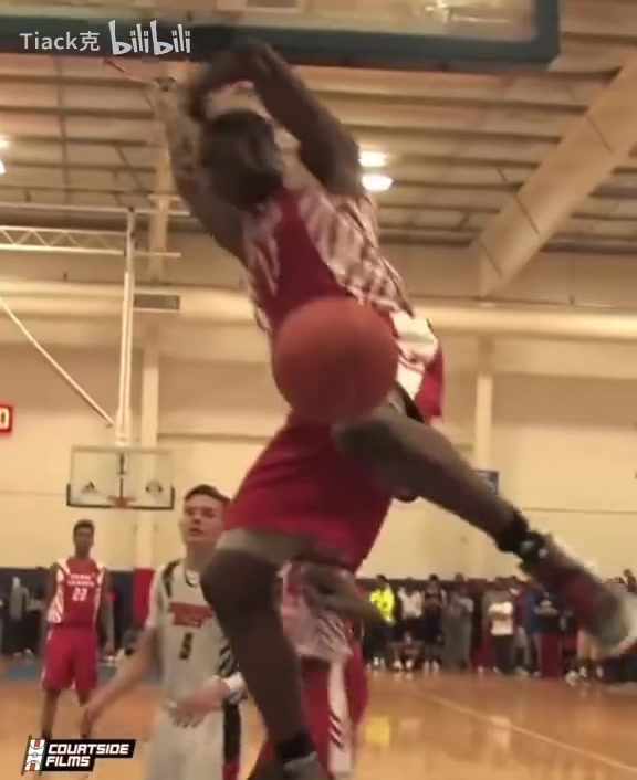 【你怎么看？】降维打击！高中时期的阿德巴约就如此强悍了！