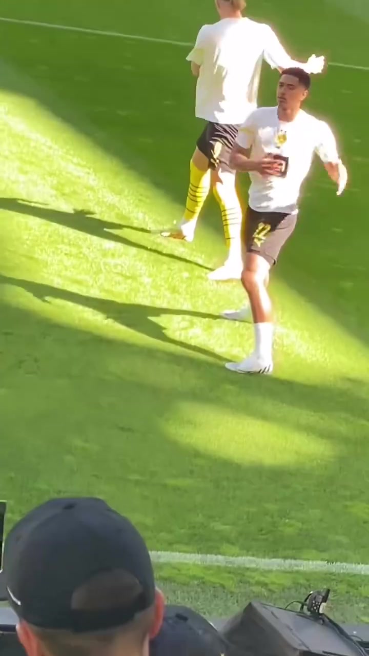 [贝林厄姆]对他们来说，这里就像大学！多特时期的哈兰德和贝林！