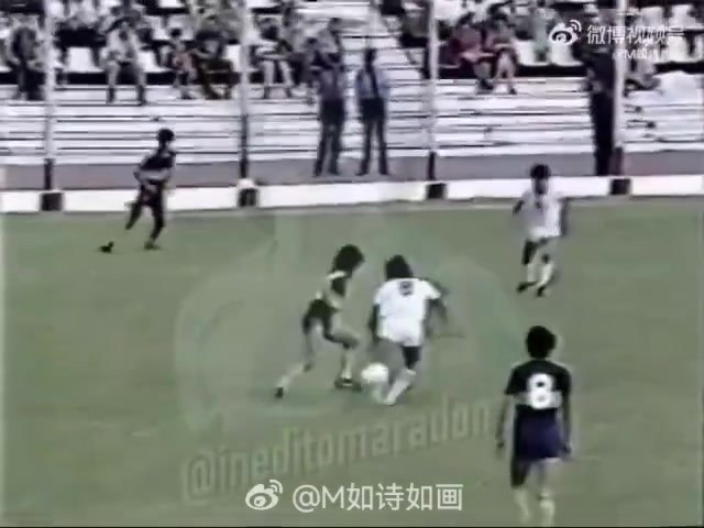 【体育视频】年纪轻轻就技压群雄！来看20岁的马拉多纳是怎么踢