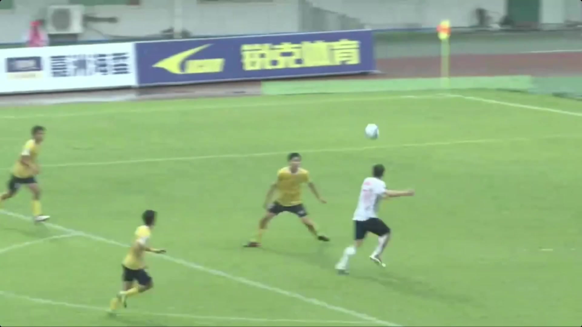 [高能时刻]球员自己都✨乐了！中冠赛场上演山寨版“上帝之手❗