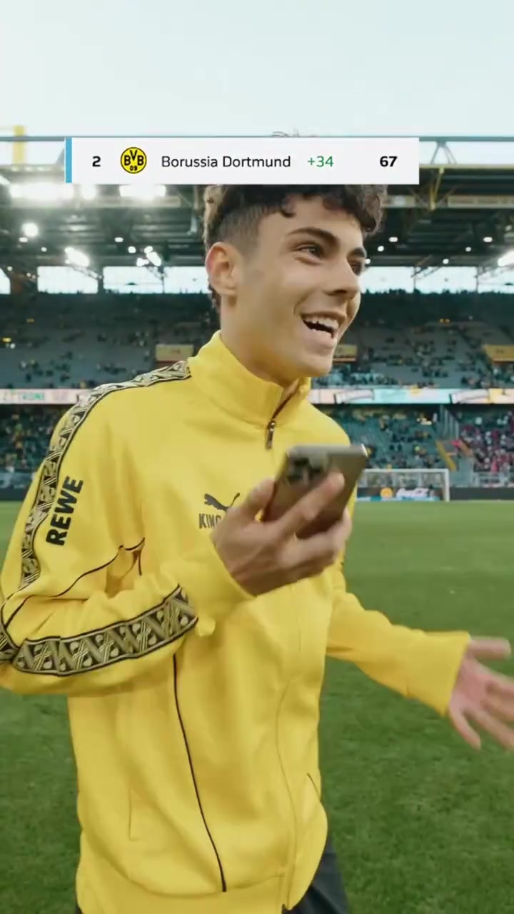 【推荐视频】笑容捕捉器？当多特蒙德球员看到球队积分是“67”