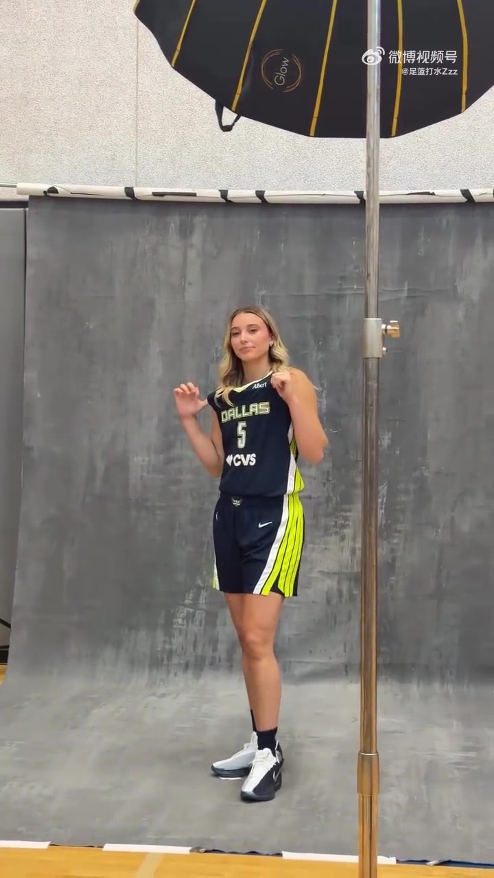 [高光片段集]可爱捏！佩奇拍摄新赛季WNBA定妆照