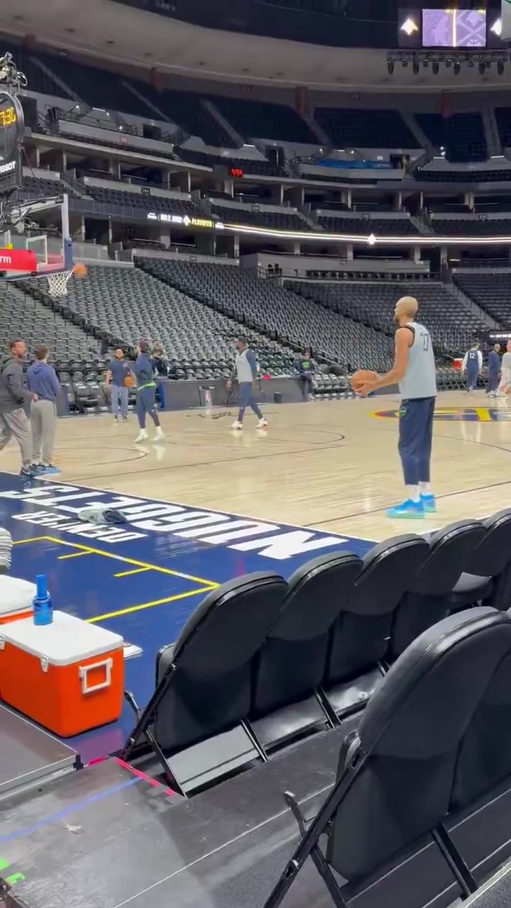 [体育视频]启用秘密武器？戈贝尔G5赛前苦练底角三分~