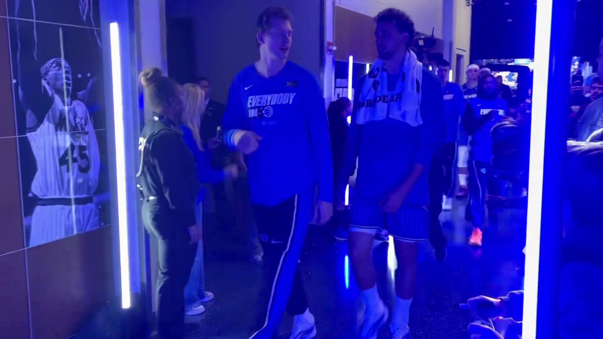 【魔术】剑指黑八！魔术3-1领先活塞，赛后球员通道球迷超级兴