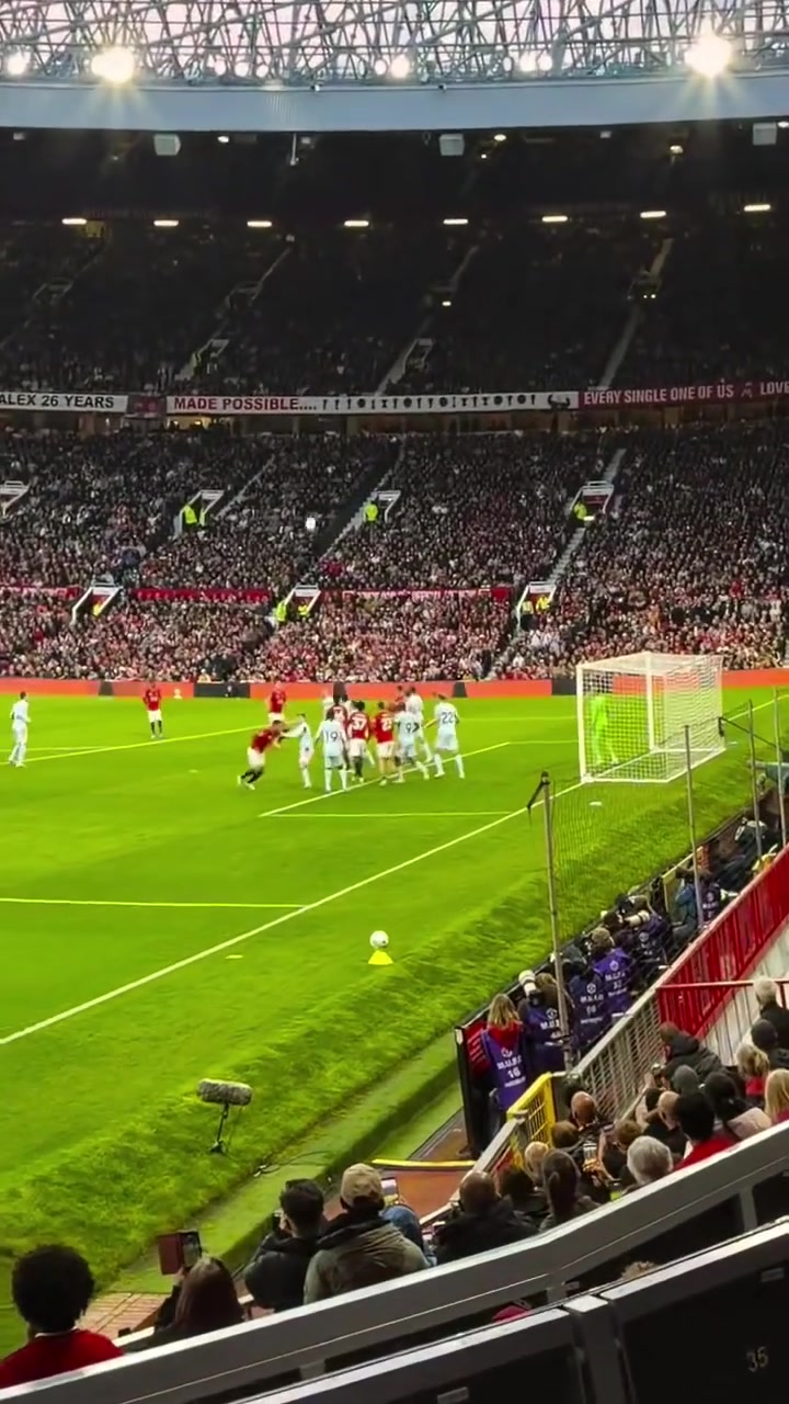 【球迷看点】在虚拟酒吧沉浸式观看曼联比赛，这个现场看有什么区别