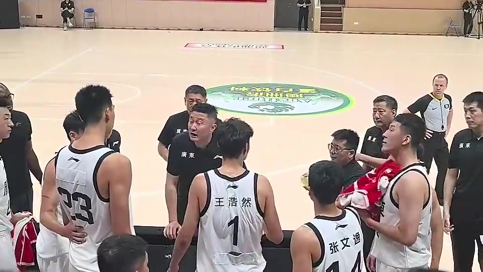 回顾徐昕此前与杜锋吵架，今日面对旧主广东砍下13分11板3助3帽！