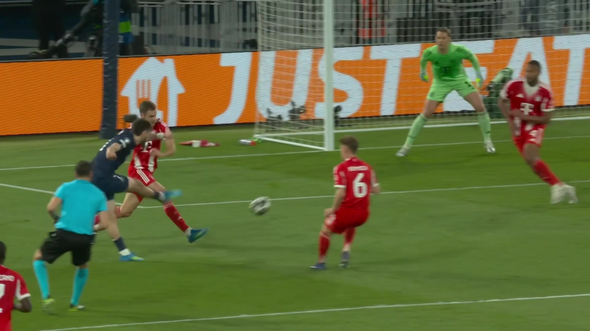 不讲道理！K77晃开斯坦尼西奇兜射破门，巴黎扳平比分！