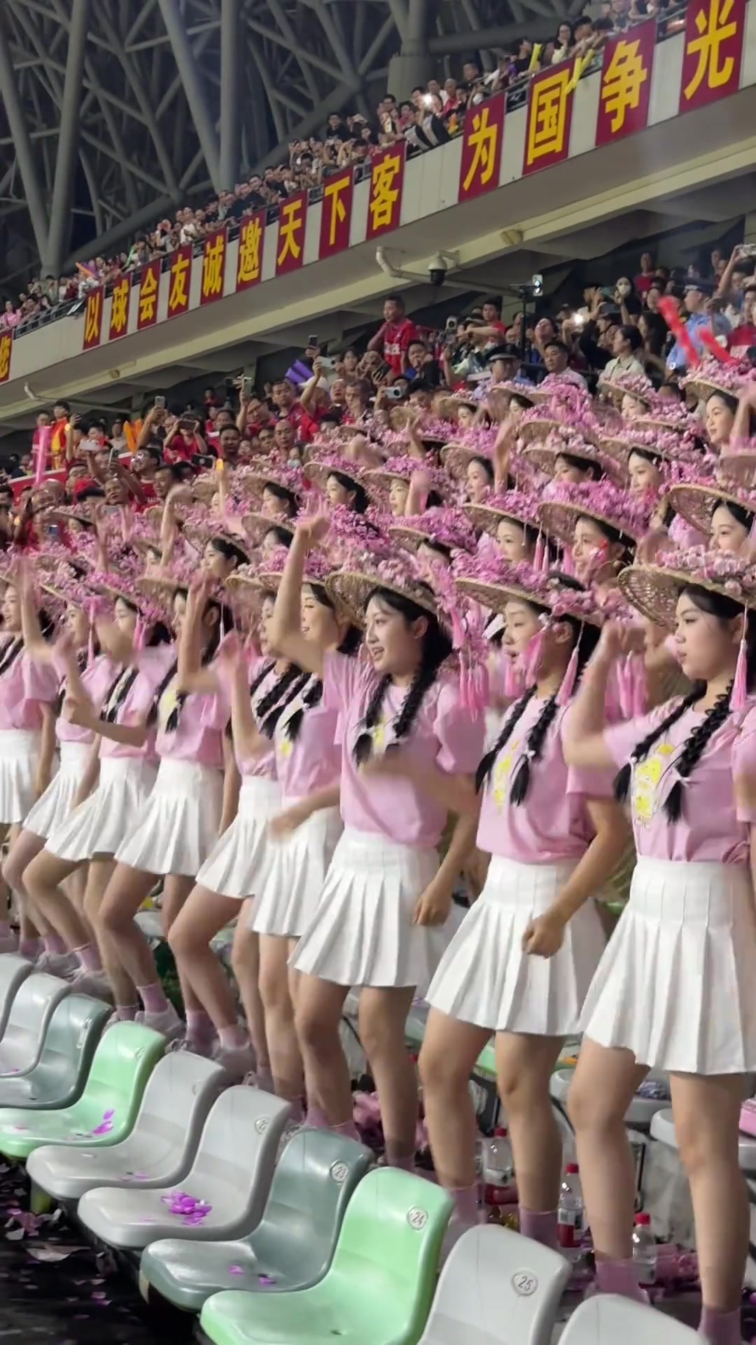 [有道理嘛?]粤超梅州啦啦队火了，不得不说确实好看
