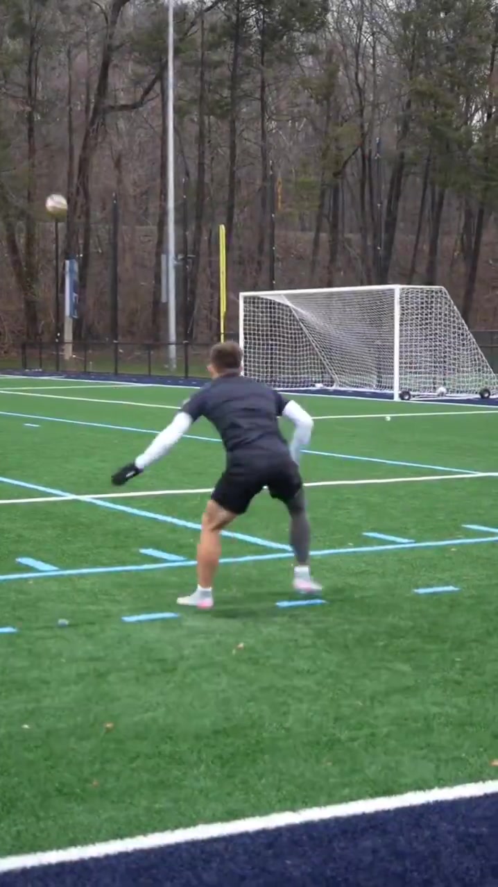 [推荐视频]踢球的都懂圆月弯刀打死角有多爽