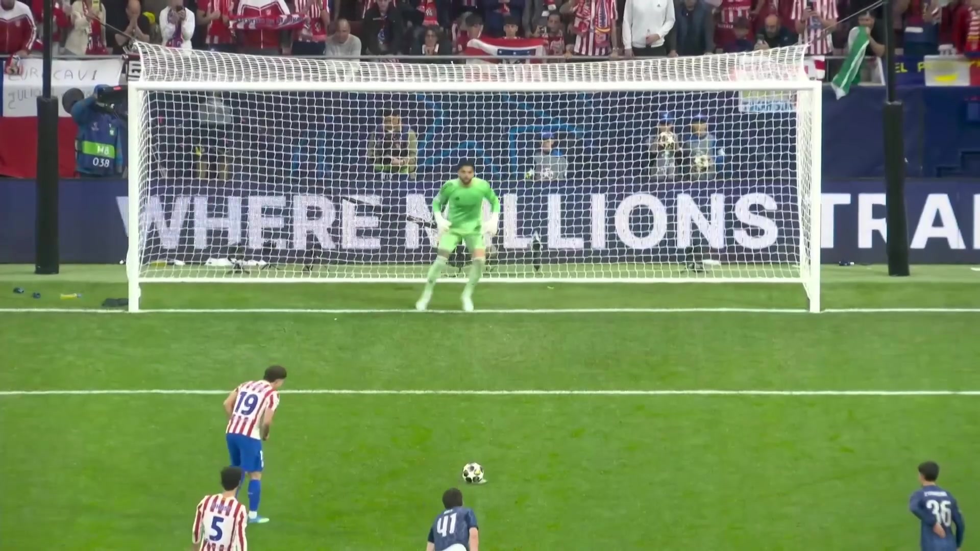 重回同一起跑线！本·怀特手球送点，阿尔瓦雷斯重炮点射扳平比分