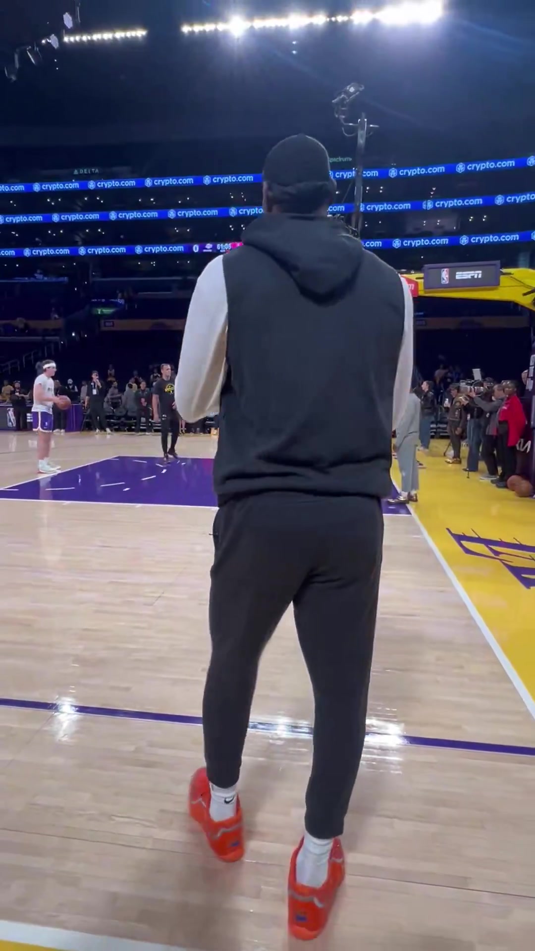 [今日赛事剪辑]G⭐5大战赛前热身詹✨姆斯猛练底角➡️三分~