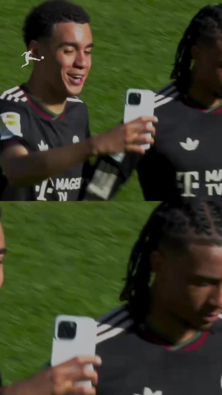 【拜仁慕尼黑】穆西亚拉满意的笑了！奥利塞对合影的态度是？