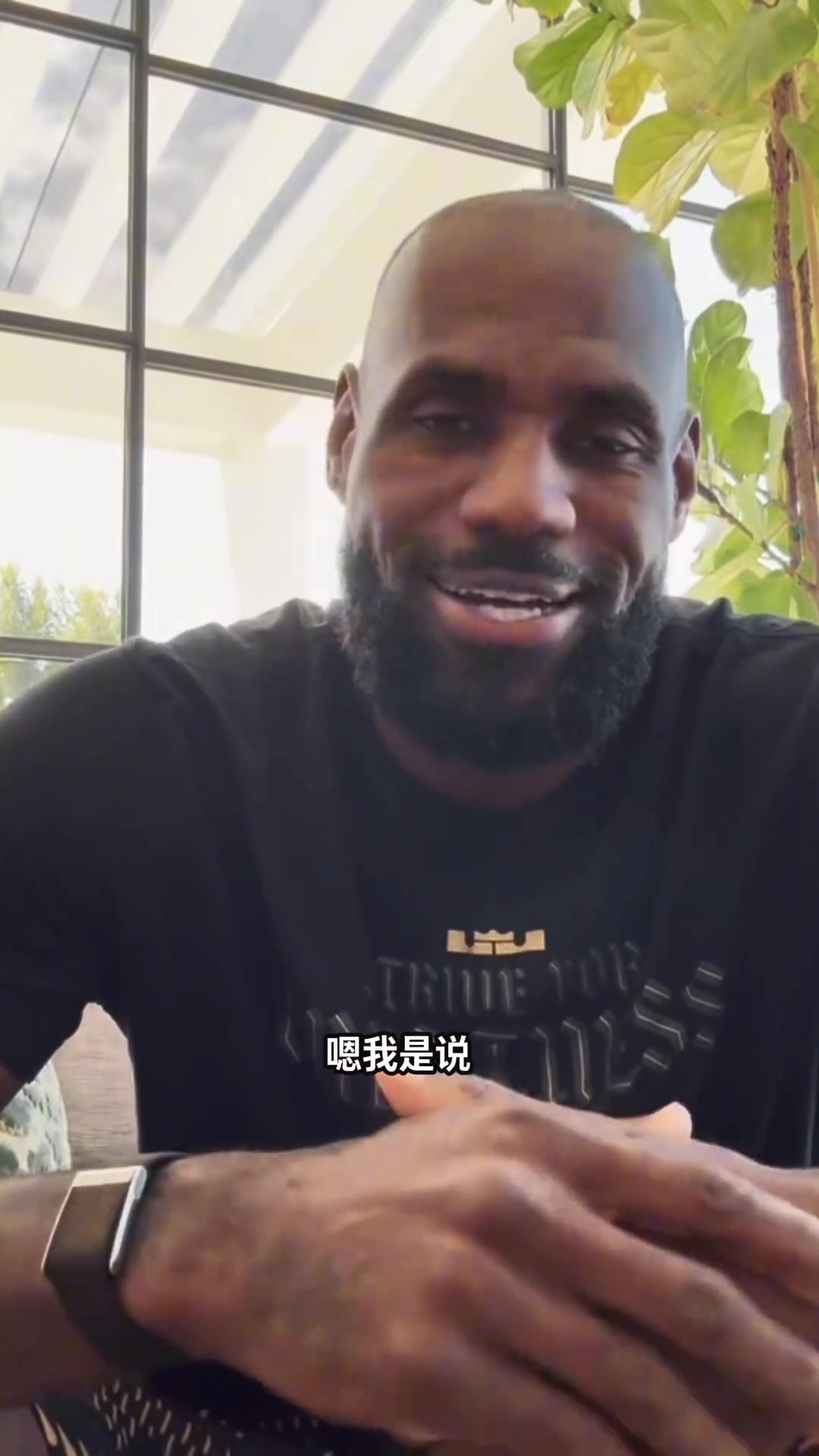 詹姆斯祝贺母亲获得杰出母亲奖，并深情告白 ...