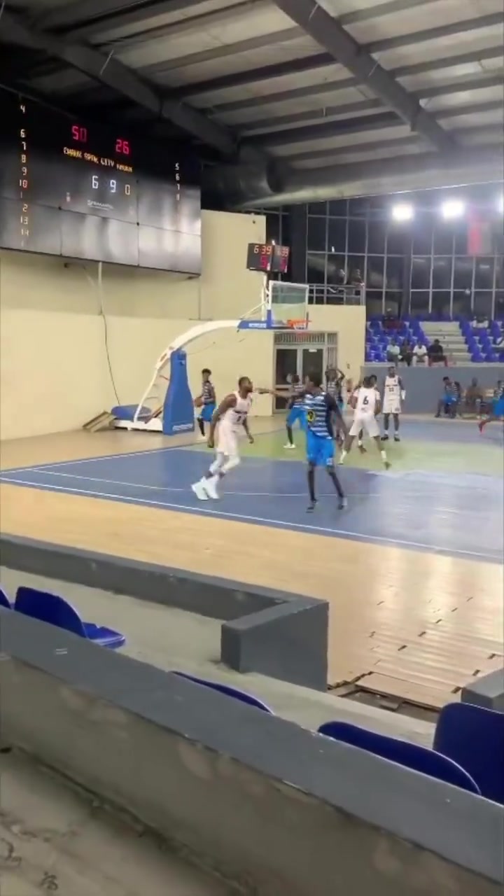 这才叫打架 ！NBA那种推搡纯属搞心态！